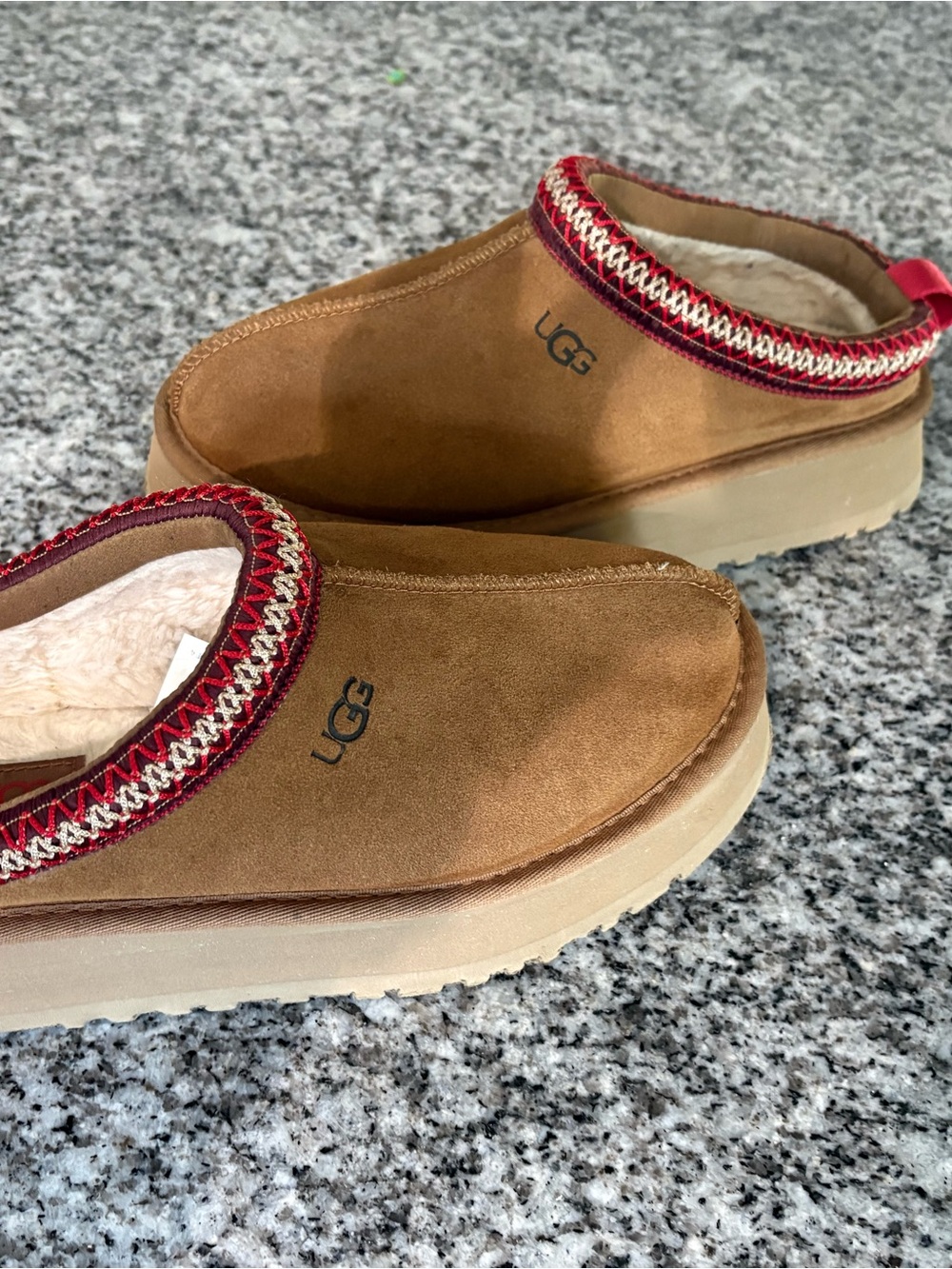 UGG women’s Chestnut Tasman Suede Slip-On platform Mules with Red Trim, size 7 - Picture 2 of 4